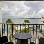 410-Gorgeous Views, Waterfront, Wifi, Pool And Close To Bucs Stadium