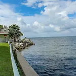 410-Gorgeous Views, Waterfront, Wifi, Pool And Close To Bucs Stadium