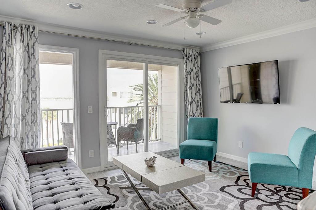Apartment 410-gorgeous Views, Waterfront, Wifi, Pool And Close To Bucs Stadium