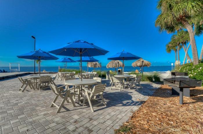 Apartment 410-gorgeous Views, Waterfront, Wifi, Pool And Close To Bucs Stadium *