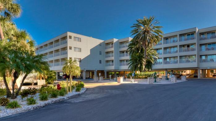 Apartment 410-gorgeous Views, Waterfront, Wifi, Pool And Close To Bucs Stadium *