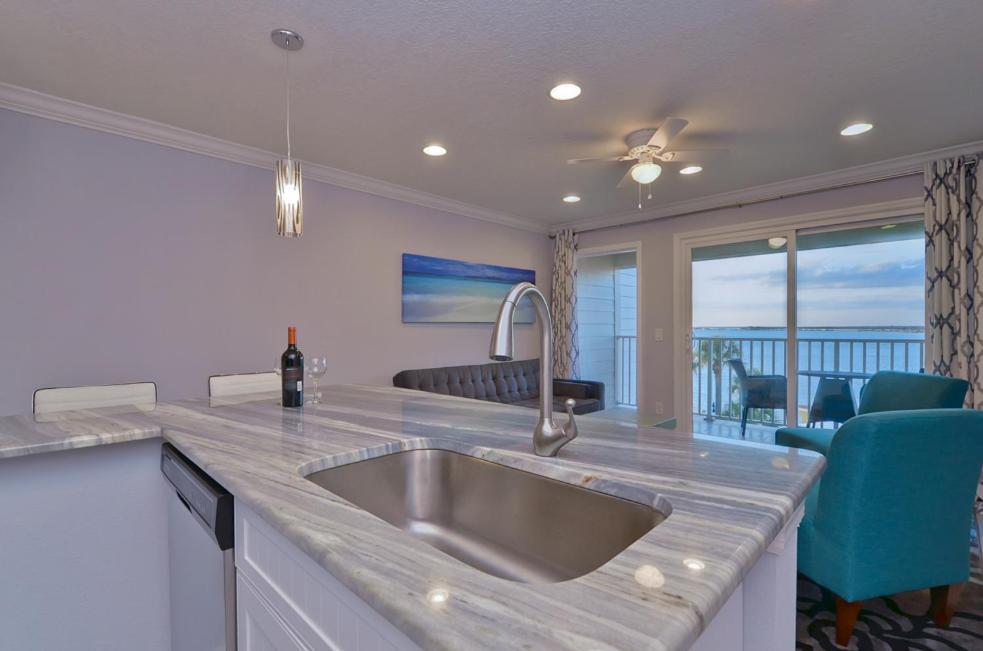 410-gorgeous Views, Waterfront, Wifi, Pool And Close To Bucs Stadium Apartment Tampa