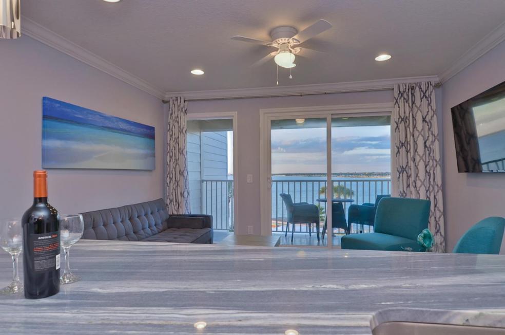 410-gorgeous Views, Waterfront, Wifi, Pool And Close To Bucs Stadium * Tampa